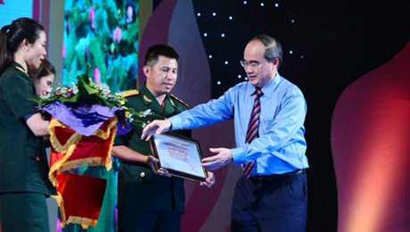 Premian a los sobresalientes del Concurso “Los ejemplos sencillos y nobles”